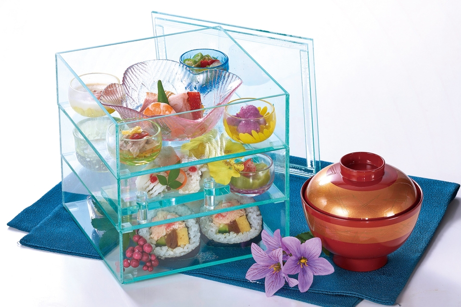 涼やかなクリスタル三段重