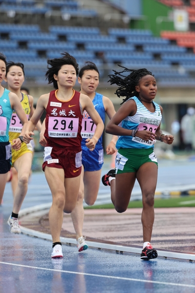 柳樂あずみ選手(左)