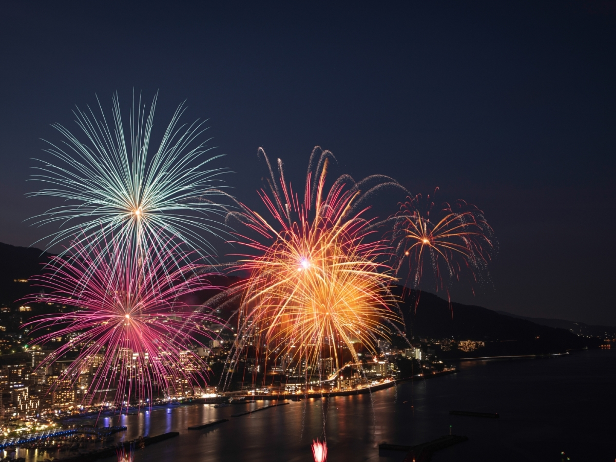 絶景テラスで花火クリスマス 熱海の温泉リゾートにて 冬のテラス あったか特典付きプラン 12 1販売開始 Newscast