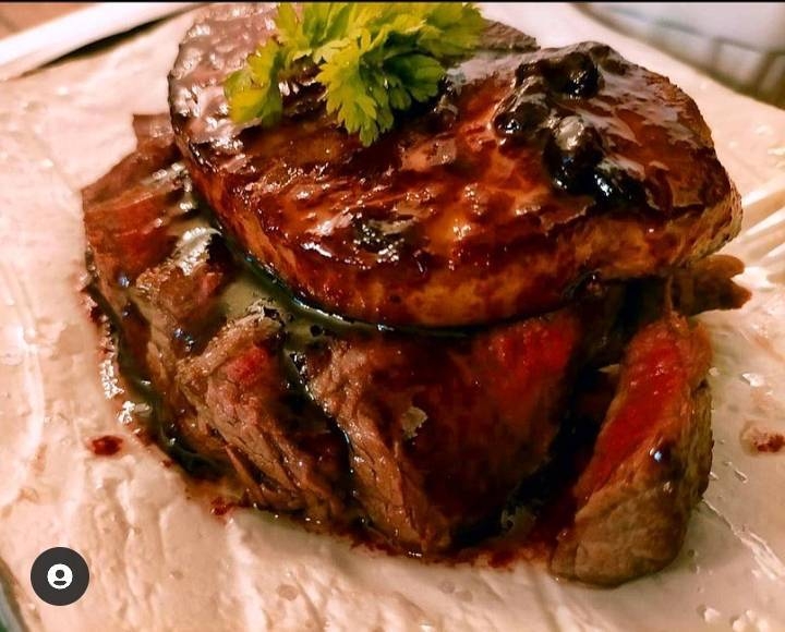 牛赤身とフォアグラのロッシーニ(2,068円)