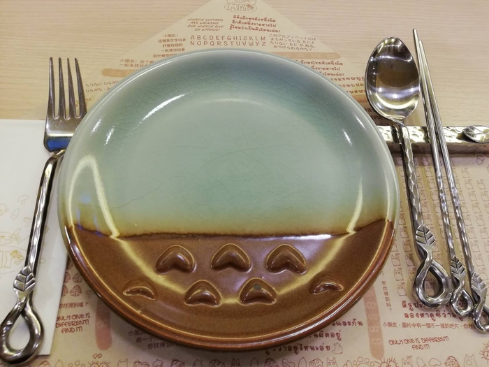 お皿もトトロ!タイの伝統工芸セラドン焼き