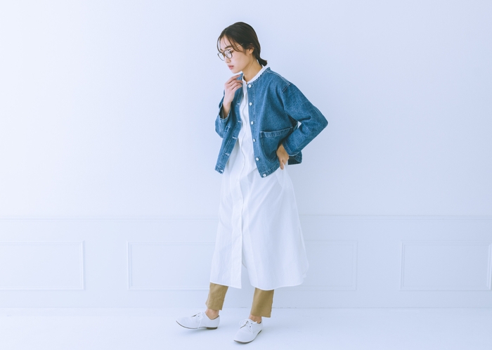 「kermu／ケルム」 デニムノーカラージャケット 9,790円(税込)