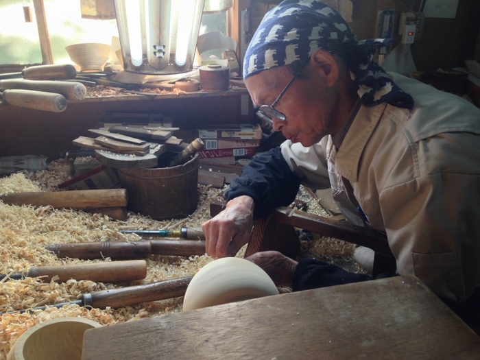 安土桃山時代に誕生した山中塗。400年もの歴史を守り続けた上質なお櫃を使用