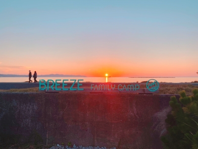 鏡ケ浦は夕陽の名所。美しい夕陽鑑賞も