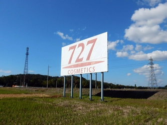 新幹線沿線の謎看板「727」が鉄道ジオラマ『Nゲージ』に登場 　鉄道ファン垂涎のアイテムが8月下旬に発売決定！