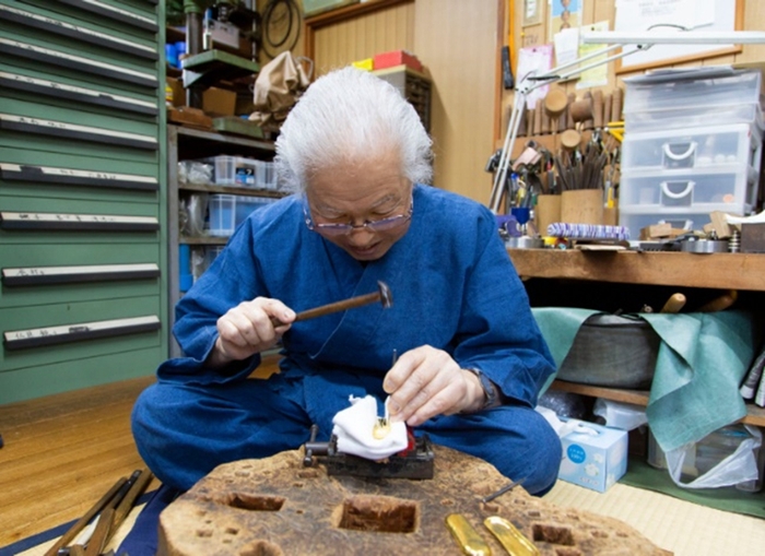 平澤正英氏の製作の様子