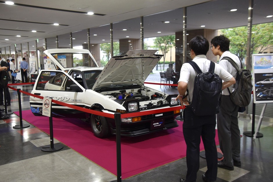 水素エンジン車