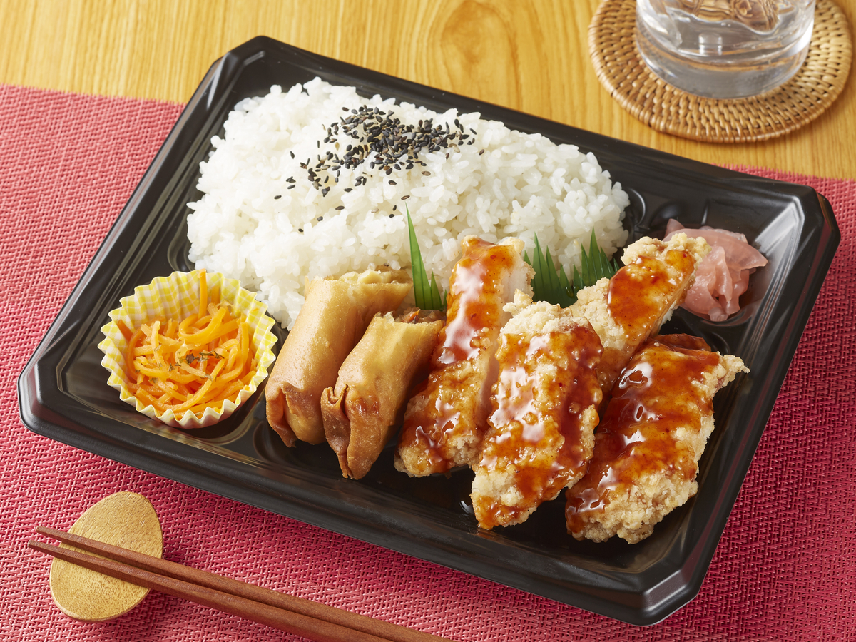 店内で調理した手づくり弁当 甘辛チキンがクセになる! ヤンニョムチキン弁当 6月28日(金)発売 おトクなセールも開催 6月28日(金)~7月4日(木) 「九州の味!かしわめし」10円引 「おにぎりセットかしわめし」50円引