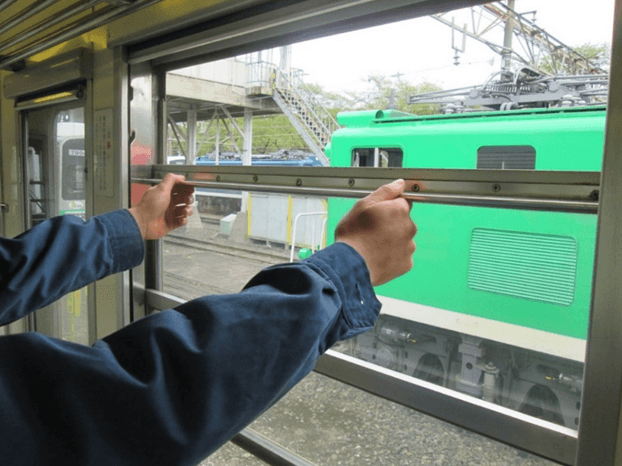 窓開け　イメージ