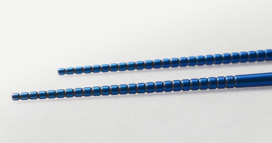 箸先0.2mm刻みの微細加工(溝)。滑りを抑えるための加工。