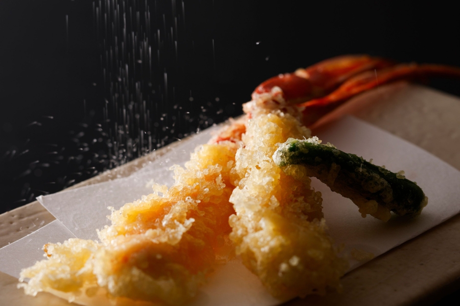 カニ天婦羅［一例］　サクッと揚げたて、カニの甘みが引き立ちます