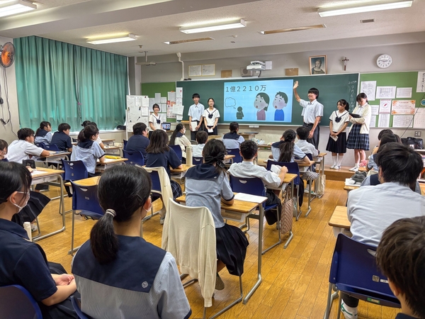 大阪信愛学院中学校の訪問の様子