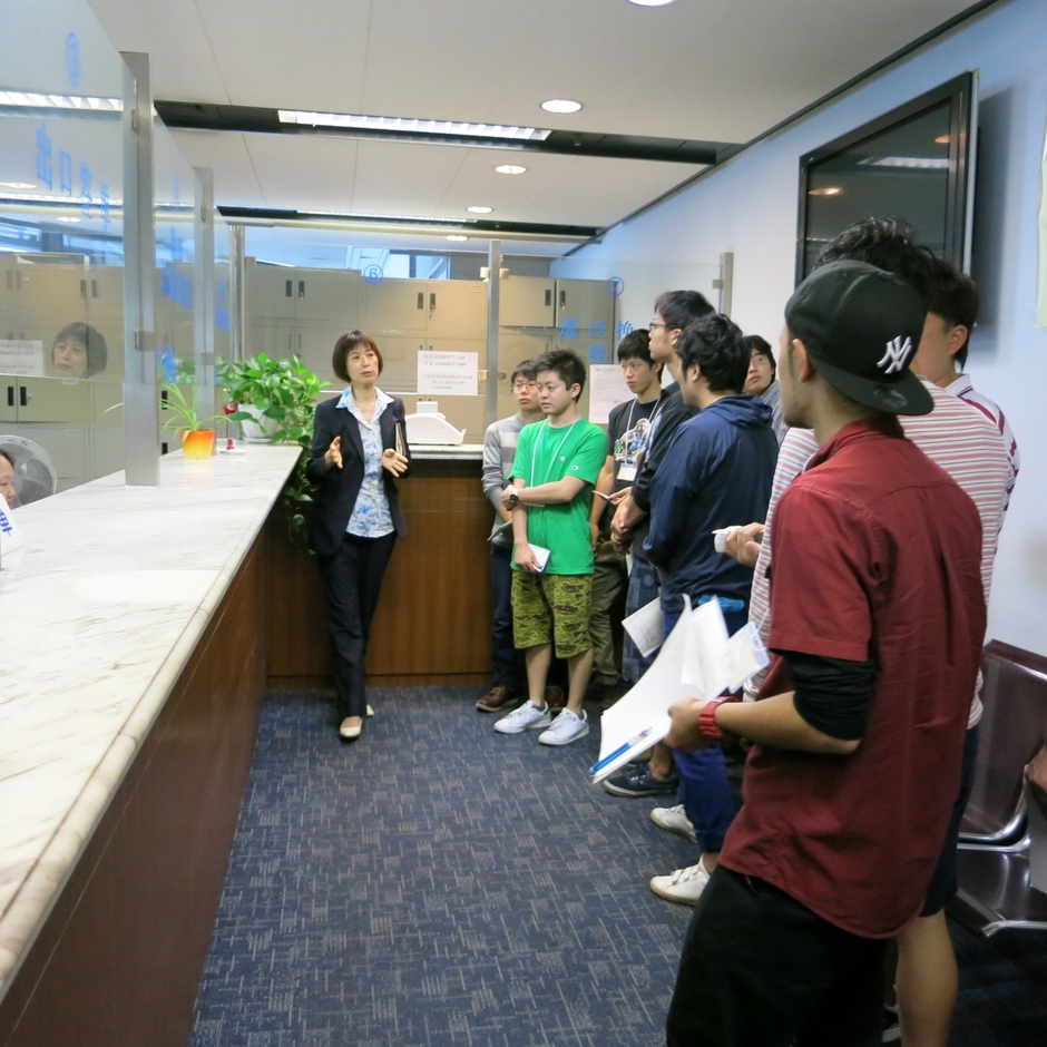 神原汽船(中国)船务有限公司杨晓莉总经理进行公司业务讲解