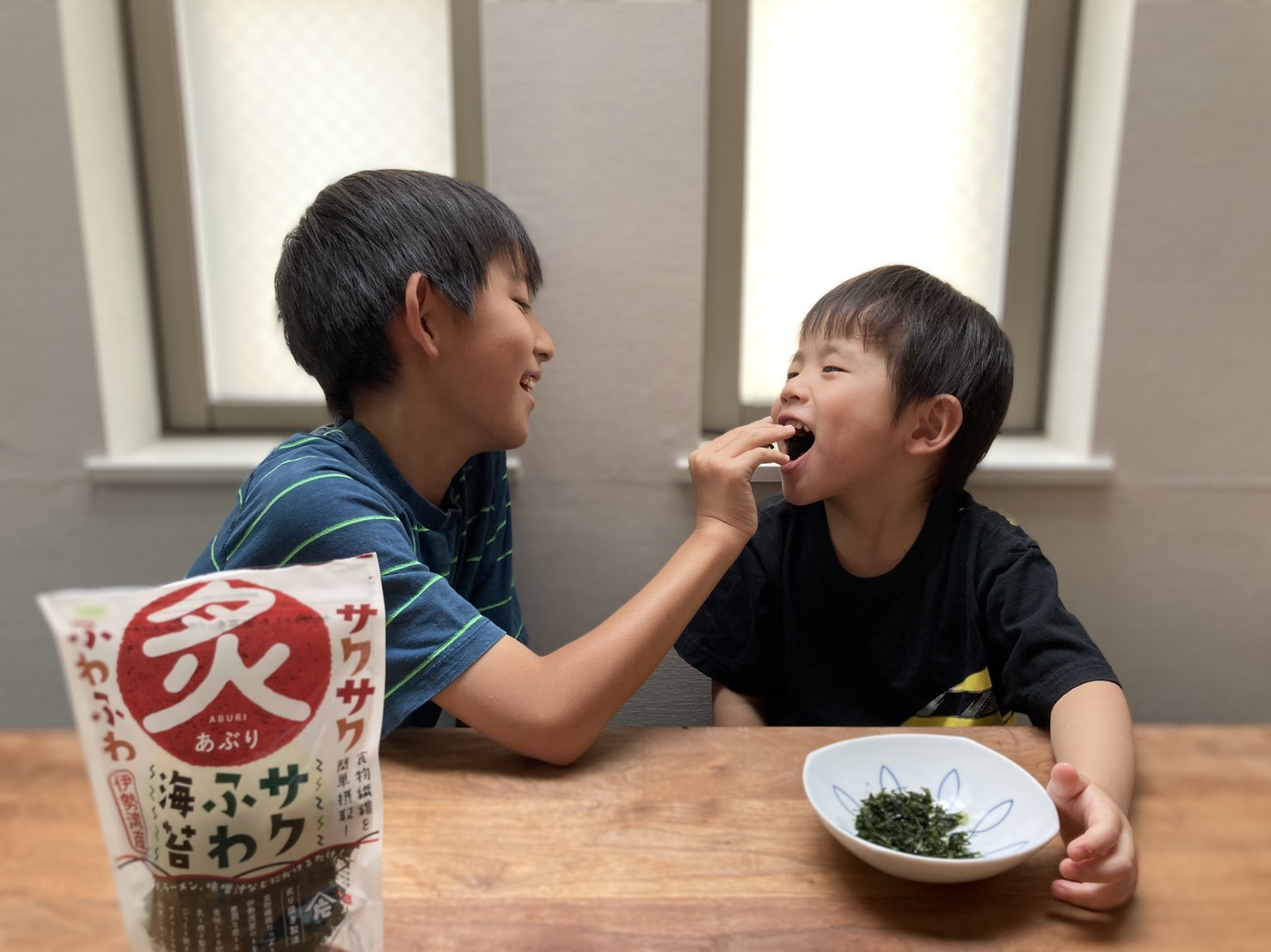 仲良く一緒にたべよう