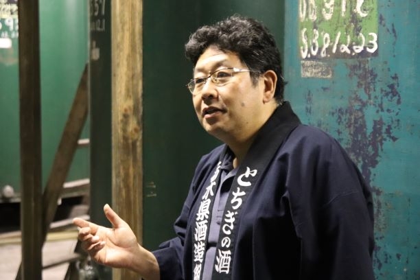 撮影に応じる酒蔵の方々