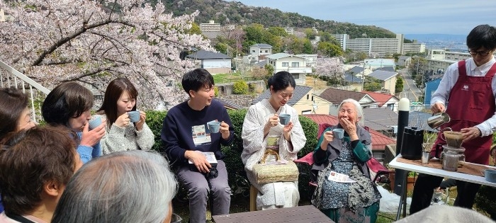 4月に実施した御影での「コーヒー野点」イベントの様子