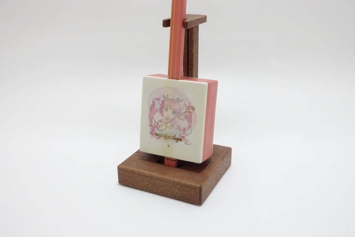 最新技術と海外でも人気の「萌え絵」をミックスした「ネオ・三味線」