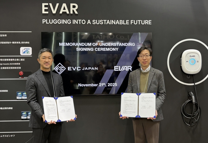 （左）EVC JAPAN株式会社 COO：石井誠 （右）EVAR社 Chief Executive Officer（CEO）：Lee HUN　