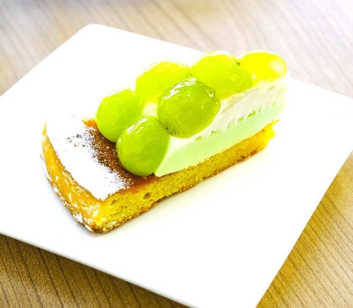 「ふぞろいのシャインマスカットタルト」486円(税込)