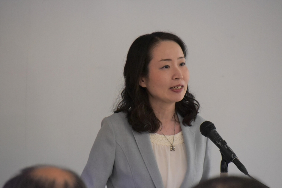 発表する笹本さん