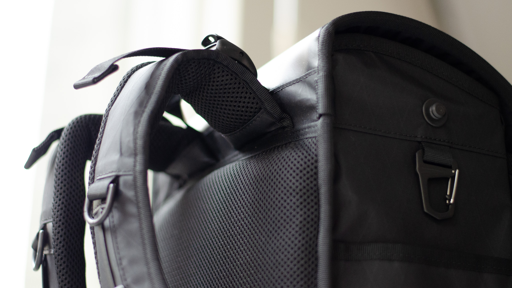 ショルダーハーネス、背中