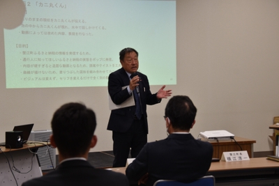 感謝の言葉を述べる横江町長