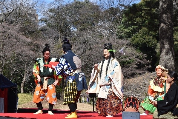 過去の伝統芸能公演の様子