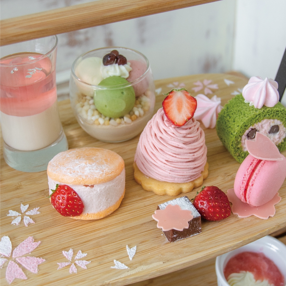 桜と苺のアイテムがずらり