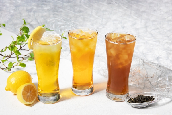 『ジャスミンレモンサワー』、『鉄観音ハイ』、『ジャスミンハイ』の 3種(各550円)