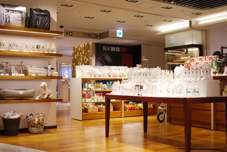 ペットケア用品ブランド WAFONAがプロデュースする ペット用品店「Paddy by WAFONA」が 伊勢丹新宿店 本館5階に9月29日(水)オープン！