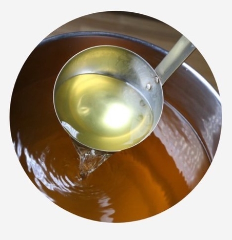 スープのベース「黄金出汁」