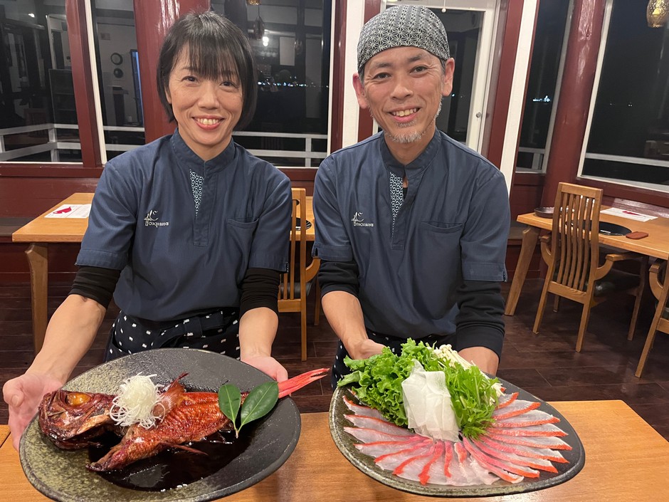 女将の岸本有紀(左)と館主の岸本昭男(右)