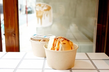 BLUE BOTTLE COFFEE×MERCER bisの共同開発による 限定シフォンケーキを4月19日から店舗限定で順次販売開始！