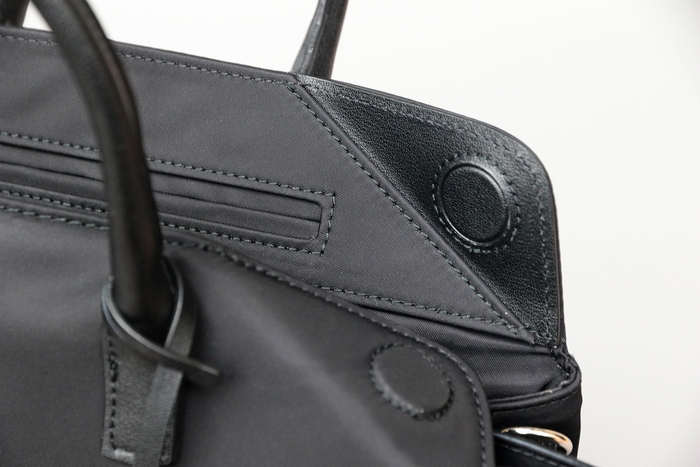 マグネットで簡単開閉※特許技術