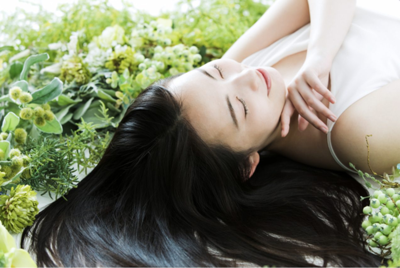 【素肌と髪に自信を持っていますか？】理想の素肌・髪質を実現できていない方は8割以上！ケアアイテムで重視すべきこととは？