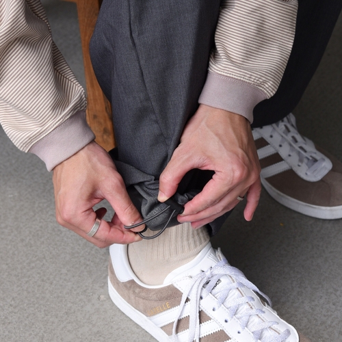 裾スピンドルでシルエットアレンジが可能な仕様