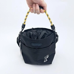 スヌーピーとOUTDOOR PRODUCTSのコラボ。いつでも使える万能ショルダーバッグ。