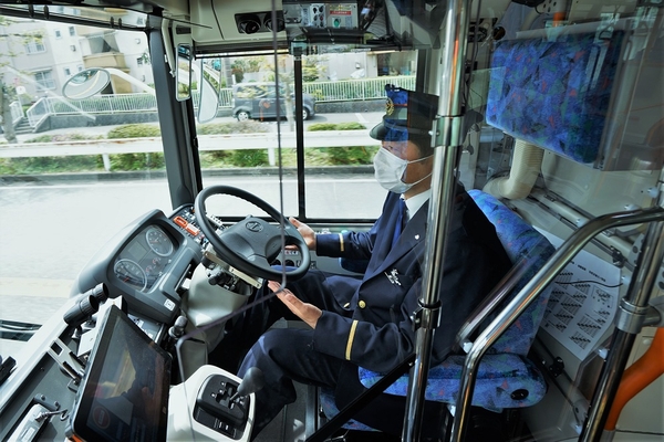 自動運転走行中の運転士の様子