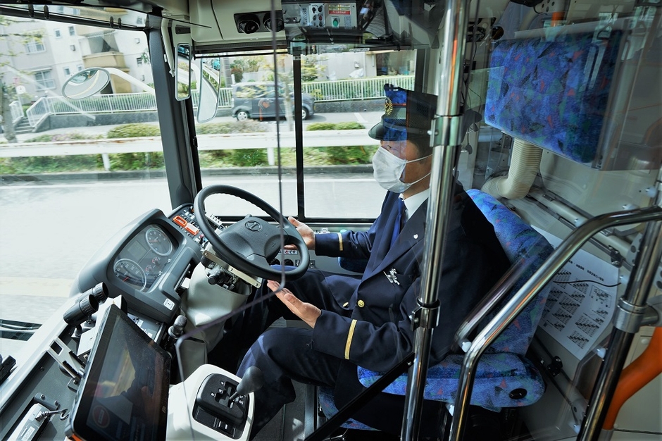 自動運転走行中の運転士の様子