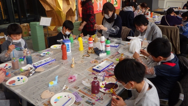 写真２　ワークショップ体験中