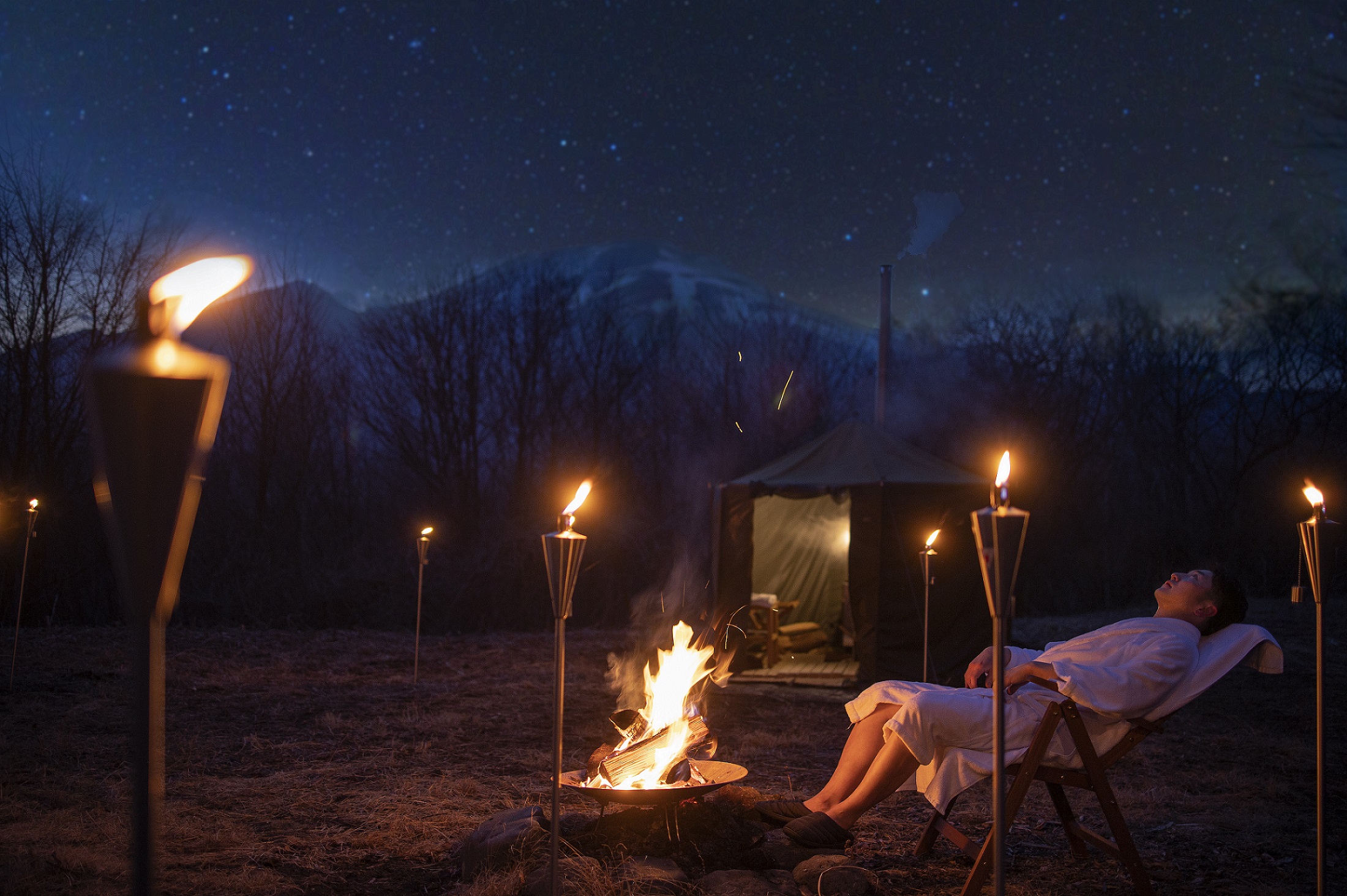 【星のや軽井沢】冬の早朝に野外サウナ！浅間山を望む高台で景色とサウナを満喫する「冬の寒暁（かんぎょう）サウナ」実施｜期間：2021年12月1日～2022年2月28日