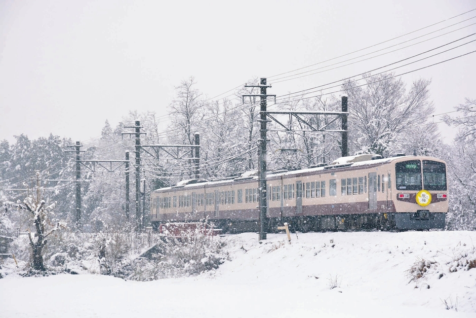 急行ロウバイ号のヘッドマークを掲出した急行車両　イメージ