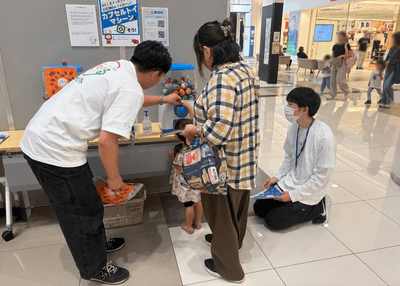 小さいお子様とも対話するメンバー