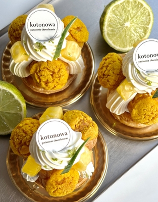 「Kotonowa」の「サントノレ　アナナス　シトロンヴェール」プティガトー 600円
