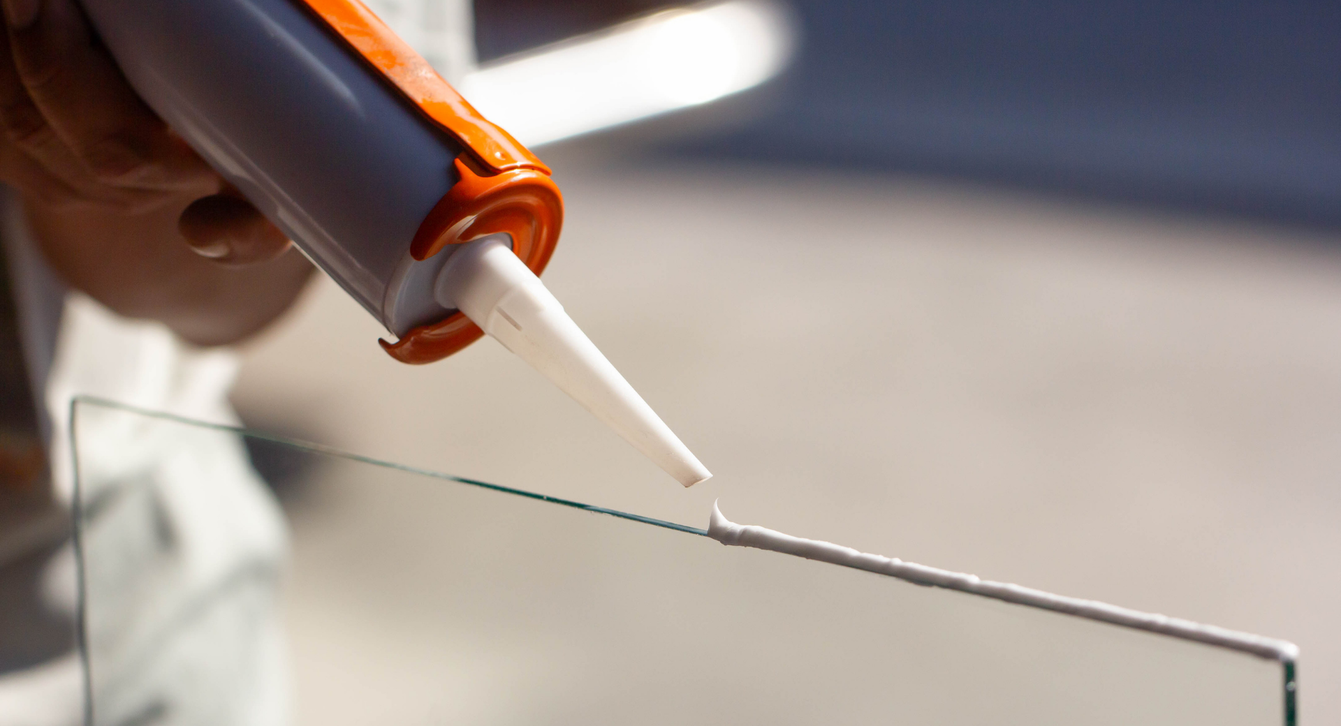 自動車用接着剤・シーラント市場は2026年までに70億1,000万ドルに達し、年率6.9%で成長すると推定される