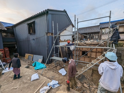 2024年3月末の麹ムロ解体時には、名城大生2名も作業に参加