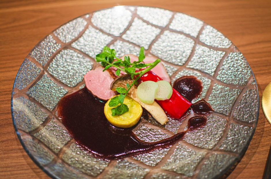 鴨ロースト(赤ワインソース)