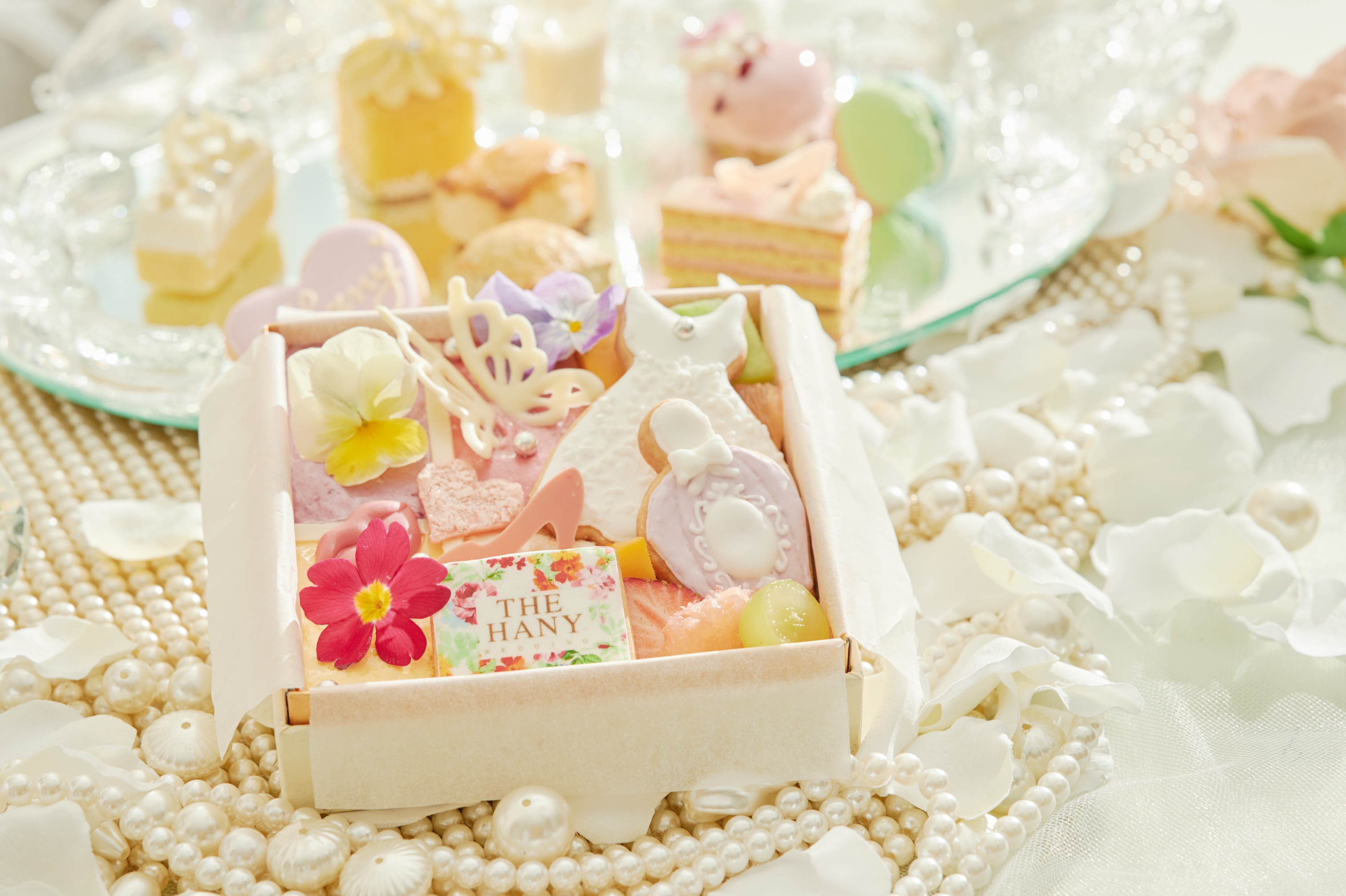 花嫁のメイクパレットに見立てた箱庭ケーキ付!おうちアフタヌーンティー用テイクアウトBOX販売
