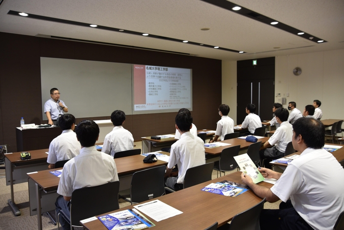 理工学部の学部・学科も紹介