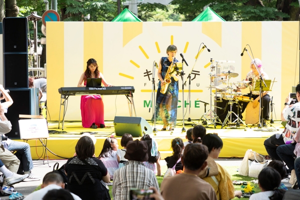 中村有里(sax) 、吉岡”Ree”りさ(pf)、福岡たかし(per)